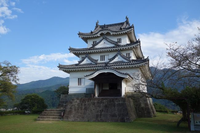 大洲から、さらに南下し、宇和島に到着。<br />陽光もさらに増したように感じ、温暖な地域であることを<br />体感しました。<br /><br />学生の頃、訪れたようなのですが、まったく記憶にない。。。<br />ほぼ初訪問と変わらない状態で、宇和島市内を散策します。