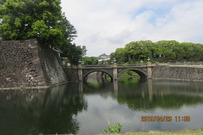 平成31年もあと二日で終わろうとしています。GWの三日目「日比谷公園」で「Tokyo和牛Shou」が開催されていて最終日になります。<br />肉（二九）の日に因んで毎年開催されているイベントです。天気も悪くないので、他にやることもないので出かけました。イベントは・１１時Ｏpen・早めに出て「東京駅」・「皇居 二重橋」の写真を撮って、日比谷公園には予定通りの到着。会場Ｏpenの列に並びました。<br />「和牛ショー」に参加の天幕店舗は２３店。日本の和牛文化を守ることがメインの目的とのこと。名店が出店しています。「和牛Ａ５ランク」は美味しいことには間違いありません。１００グラムのお値段が２，０００円前後。<br />ウーン・・・美味しくって当たり前です・・・。（来るんでは無かった）。<br />ナマビールが小さなプラカップ３５０ＣＣ（？）で５００円。もっと食べる心算でしたが一品で止めました。<br />公園散歩で「日比谷図書館」・「松本楼」・「日比谷公会堂」・懐かしさがいっぱいです。。「いりこうどん」の「のぼり旗」に釣られて、古民家ふうの「うどん屋」に入ることにしました。「ＫＡＭＯＳ」看板が出ていますので？？？。建物は有ったが店の名前が？？？。昼食はこの店に決めました。「いりこうどん・お稲荷さん・ナマビール」２，０００円チョットでした。<br />