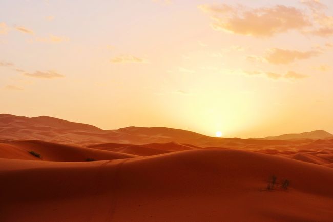 忘れられないモロッコの旅　７．メルズーガからラクダに揺られ、砂漠の中でテント泊