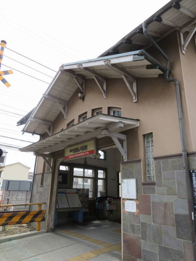 諏訪ノ森は南海本線の堺市西区にある駅です。かつては南隣の浜寺公園駅とともに住宅街にある駅でした。しかしドーナツ化現象で急速に高齢化が進み、町の様子も変わりつつあります。境の古い住宅街を紹介します。