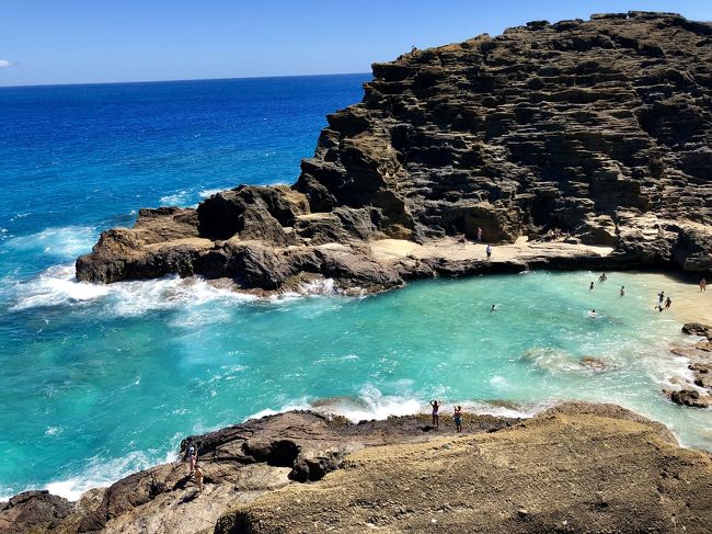 ☆ハワイ　オアフ島　１ヶ月バケーション☆<br /><br />オアフ島の東海岸が好き(*^_^*)<br />ハワイカイに滞在しました。<br /><br />特にハナウマベイ～エタニティービーチ～マカプウ辺りがとても好き！<br />（付け加えると、ラニカイ～カイルア～ノースショアも！）<br /><br />今回は、ハワイカイ～サンディービーチ～ハロナブロウホール（ハロナ潮吹き岩展望台）までの海岸線をサイクリングした時の写真を載せました☆