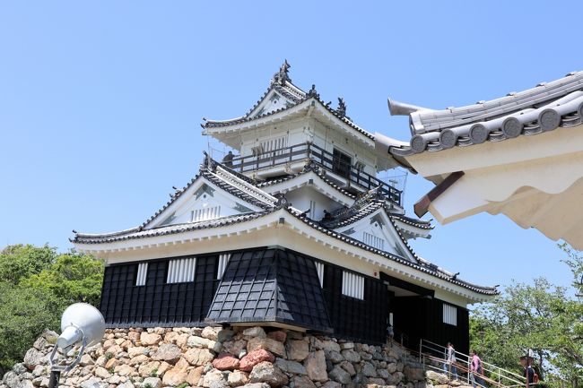 10連休だし、天気もいいし、どこかにいかなければ、もったいない気がしてきてどこかに行こう!と決めたものの、行きたいところがありすぎて、決められない。朝食をたべながら、決めた行き先は浜松城。<br /><br />どこもかしこも人・人・人。10連休の人、多いんだな~と思いつつも、お仕事をしてくださっている人に感謝をしながら旅してきました。