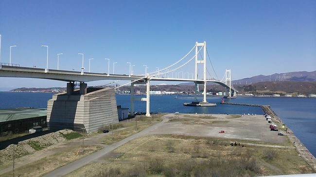 　ご覧戴きましてありがとうございます。<br />　2019年５月４日は札幌と東室蘭ならびに室蘭を結ぶ「すずらん」という特急列車を利用し日帰り？で室蘭市内を散策してきました。<br />　２部構成での公開を予定しており、そのうち前編では７８５系を使用した「特急すずらん」について、さらに室蘭市内を散策した時の様子のうち白鳥大橋展望台と祝津親水緑地を散策した時の様子等についてご覧戴きます。<br />