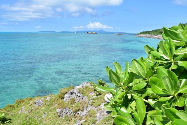 今年のゴールデンウィークは有難いことに10連休。そこで思い切って沖縄に一人旅をすることに決定!見ながら心の赴くままにいろんな場所をふらついてきました。<br />ツアーに入らない完全一人旅はこれが初で、勇気を出して一人居酒屋にもチャレンジ(笑)<br />航空券・宿泊費はふだんの倍近くかかったけれど、天候にも恵まれ素晴らしい景色に心洗われた最高の5日間でした。