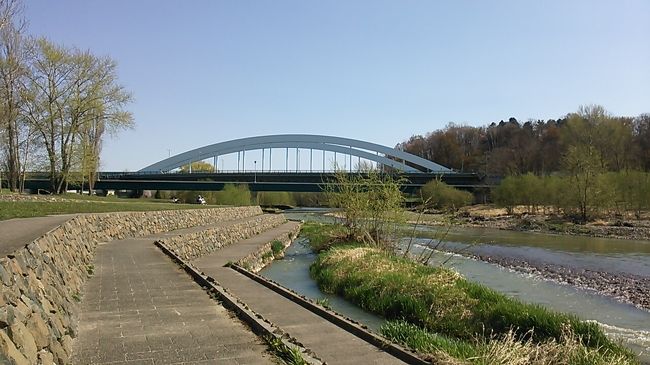 ご覧戴きましてありがとうございます。<br /> 2019年5月5日は札幌を起点とし、日帰り?で美瑛と旭川を散策してきました。<br /> 2部構成での公開を予定しており、前編では札幌から美瑛までの移動の様子、美瑛でのランチの様子、美瑛の丘の景色等をご覧戴きました。<br /> 今回は旭川市内の散策ということで、旭川駅近くになりますが、「あさひかわ北彩都ガーデン」ならびに「宮前公園」を散策した時の様子を中心にご覧戴きます。