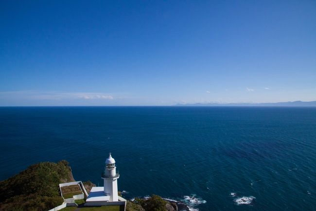色々有って仕事を辞めて、このままじゃダメだと思い北海道に行くことに<br /><br />前から興味があった北海道一周。せっかくなのでマイカーで行くことに。<br />初めてのマイカー1人旅、初めてのカーフェリー、初めての車中泊。<br /><br />9/17~9/28の全旅程。下道だけ使う。<br /><br /><br />フェリー予約してから北海道地震があり、どうしようか迷いましたが飲み水や食料などなるべく持参し、北海道在住の方や宿泊先の方に様子聞いたりしてギリギリまで迷い行くことにしました。<br /><br /><br />新潟の友人宅を転々とし、新潟港からカーフェリーで苫小牧港へ<br />北海道上陸1日目は千歳のゲストハウスまでも移動。<br />2日目は千歳から支笏湖→洞爺湖→昭和新山・有珠山→室蘭→登別→浦河<br /><br /><br />北海道行きを決めた時に人生の先輩から言われた言葉。<br /><br />自分の為だけに遊んで、全部忘れて自分と向き合って自分の事だけを考える。そんな旅にしたほうが良い。<br /><br />結果、余計なことは考えずに北海道を満喫できました。<br />北海道で出会えた景色、人、食べ物全てに感謝です。