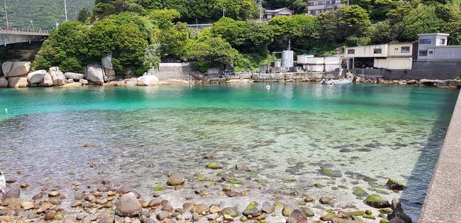 まるで舟が宙に浮いているように海底に舟の影が見えるという美しい海が国内で見られると聞いてお天気に恵まれることを祈りながら目的地に向かいました。