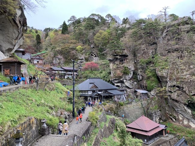平成から令和に移るGWにほぼ初めての東北のひとり旅に(蔵王や安比高原などのスキー場は行ったことはあったけど)。初めての土地での旅ランとグルメも楽しみに、4泊5日で5県の観光地をまわるいつものことだけど慌ただしい旅でした。初日は午前中に仙台空港につき仙台駅経由で松島に行き、松島からまた仙台駅経由で山寺に行き参拝して仙台に戻ってきて駅で牛たん定食を食べて駅近くのホテルに宿泊。