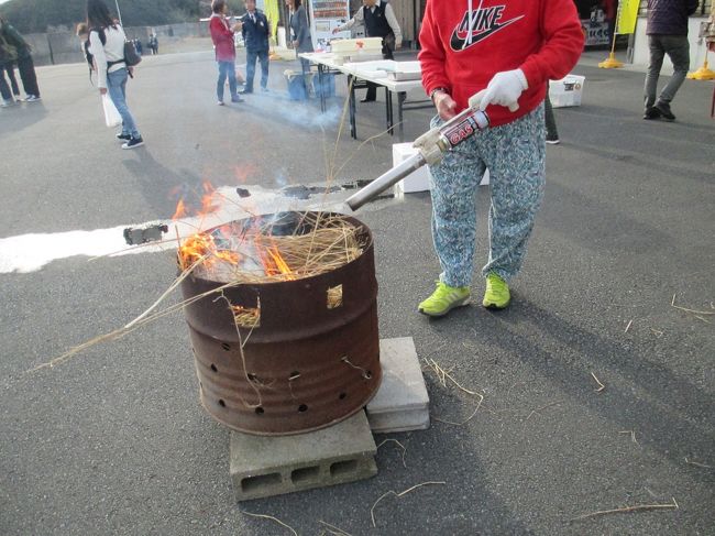 次の寄港地は、高知県宿毛市。<br />カツオのたたき　を目の前で作ってもらい、試食しました