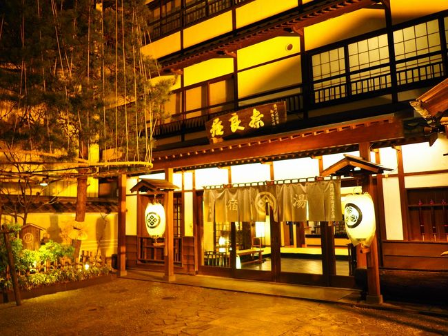 2019ウインターシーズン、毎年恒例のスキーツアー!今年は何処に行こうか?<br />温泉に入ってスキーも楽しめる所が良いな・・・<br />と言う訳で悩んだ末、群馬県に行く事にしました。<br />草津温泉、伊香保温泉!!当初は2泊3日で考えていましたが、急遽もう1日追加して三泊四日の温泉旅行になりました。<br /><br />2/21<br />・草津温泉スキー場<br /> 宿泊 草津温泉「奈良屋」<br />2/22<br />・榛名湖<br /> 宿泊 伊香保温泉「心に咲く花 古久家」<br />2/23<br />・自動車博物館<br />・こんにゃくパーク<br /> 宿泊 妙義温泉 「妙義グリーンホテル」<br />2/24<br /> 碓氷峠