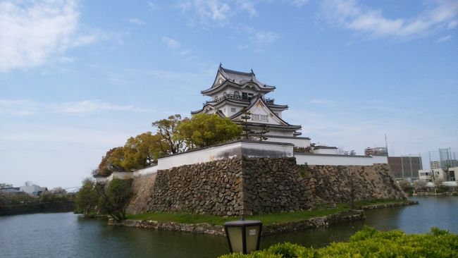 午後から時間が空いたので、岸和田城・和歌山城と南部2城へ行くことに。両方とも戦後に再建された天守ですが、両方とも個性が異なっていて、面白かったです。特に、岸和田城は「難波―関空」の途中にあるため、訪問しやすくお勧めです。<br />和歌山城は天守はあまり見えませんが、公園内が充実していました。訪問時から雨が降り出してきたので、全部は回り切れてませんがご容赦を。