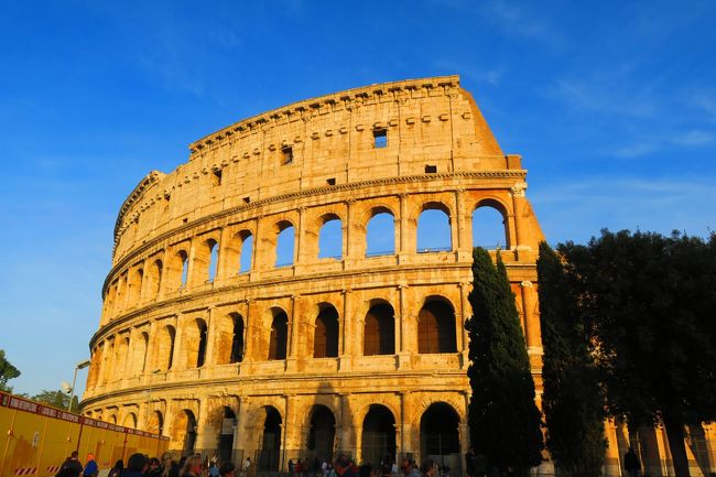 イタリアの旅2日目【ローマ編】<br />ローマに到着してからの2日目~<br />古代遺跡と長蛇の列に愕然!<br />予約できていないことに<br />気づいていない自分に唖然!<br />これからの旅程を<br />暗示しているのか。。。!?<br /><br />-----------------------------------------<br /><br />ご覧いただきありがとうございます。<br />旅とネコを愛するゆーぢよと申します。<br /><br />★旅先★<br />イタリア:ローマ、オルヴィエート、<br />チヴィタ・ディ・バーニョレージョ、<br />シエナ、ピエンツァ<br /><br />★旅の目的★<br />オルチャ渓谷満喫!&他の街をチラ見<br /><br />★目的地までの手段★<br />飛行機:チェジュ航空、エティハド航空<br /><br />★ゆーぢよ構成員★<br />オットゆんゅ(´・ω・`)<br />ツマちっち(・∀・)<br /><br />-----------------------------------------