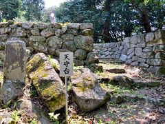 小里城を歩く