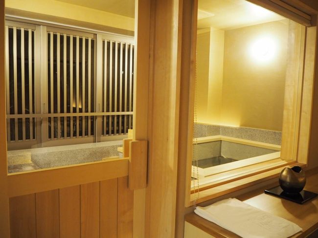 ずいぶん前になりますが、定山渓温泉の厨翠山に1泊しました。<br />GW前の平日だったので、泊まっている人も少なくてよかったです。<br /><br /><br />このお宿は翠山亭グループのホテルなので、系列の他のホテルの温泉にも行けるとのことでしたが、今回は厨翠山だけを楽しむことにしました。<br /><br />食にこだわるお宿だけあって、ディナーも翌日の朝ごはんも最高!<br />宿泊者全員が利用できるラウンジでは、到着から出発するまでソファーでのんびり飲食を楽しむことができ、大満足でした。
