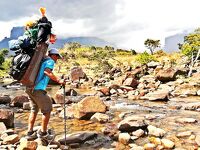 ぷりぷり惡魔の洗礼☆100kmトレッキングは 川渡りから【ロライマ山Trek Day1　クカナンC.】アラフィフ&アラ還のベネズエラ－2