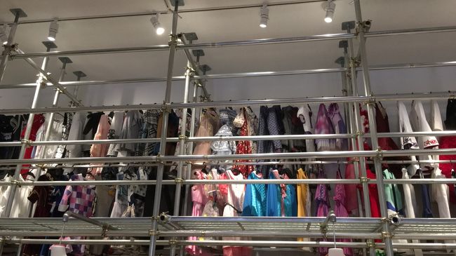 10連休の2日目(後半)は、八潮から東京に戻り、六本木で展示会を見ます。