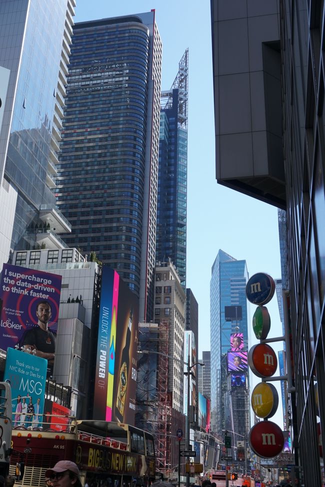 ANAの特典航空券で羽田・NYを往復<br /><br />4/24~27 出国・ニューヨーク<br /> NYのお天気は2日間は晴れ 最後1日が雨<br /> 気温は日本の東京とほぼ同じ気温で<br /> 14℃~20℃ぐらいの丁度いい気温でした。<br /><br />4/27~5/4 カリブ海クルーズ<br /> ロイヤルカリビアンの<br /> Symphony of the Seasに7泊8日<br /> 寄港地は3カ所<br /> <br />5/4~5/7 マイアミ<br /> サウスビーチに3泊<br /><br />5/8 帰国
