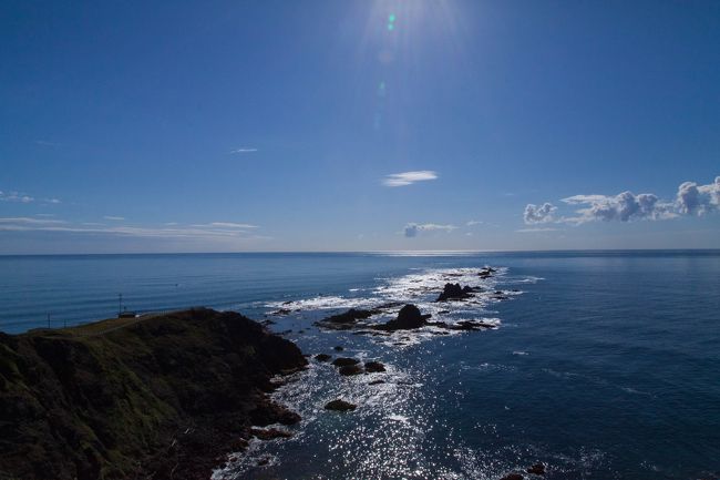 北海道1周　2日目。<br />浦河のゲストハウス出発し海岸沿いをひた走る。<br />途中の昆布漁、ゆっくり見たいなぁと思い停める場所選んでいるうちに通過するという凡ミスを(笑)<br />本当はそのまま北上せずに、海岸沿いを釧路方面に行こうかと悩みましたが、せっかくだったのでタウシュベツへ行くことに。<br />沈んでいるのはわかっていましたがね。<br /><br />阿寒町のゲストハウスさんで急遽２泊することに。<br />見たいところゆっくり見るには、もう１泊しようと思いまして。<br /><br /><br />襟裳岬→いくつか道の駅に寄る→タウシュベツ展望台→足寄方面→オンネトー→ゲストハウス<br /><br />