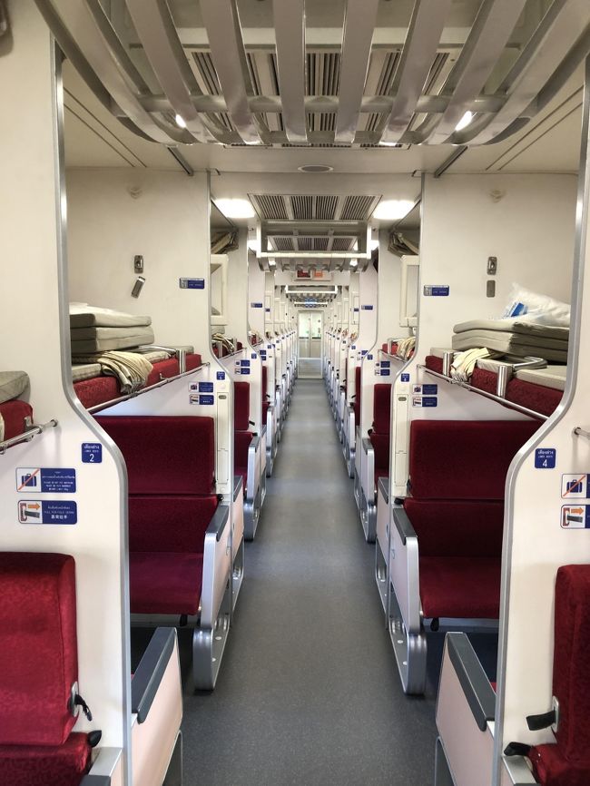 寝台車!あぁっ、なんて素敵な響。<br />今回の旅行記は『異国の夜の旅!』<br /><br />海外での電車旅って、その国のお国柄が現れてとっても楽しい。だから、私は、なるべく電車移動を入れるように旅のルートを計画してるんだけど‥<br /><br />タイの寝台車の旅は(女性にも)おすすめ度◎<br />快適・治安良し・時間も正確だった!<br /><br />では、チェンマイ からバンコク へ寝台車での旅をご紹介します。