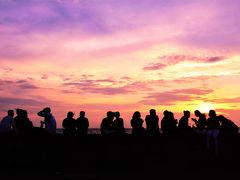 旅の終わりのマニラで、案の定、渋滞に巻き込まれるという、それでも、マニラ湾に夕日は沈む.☆*