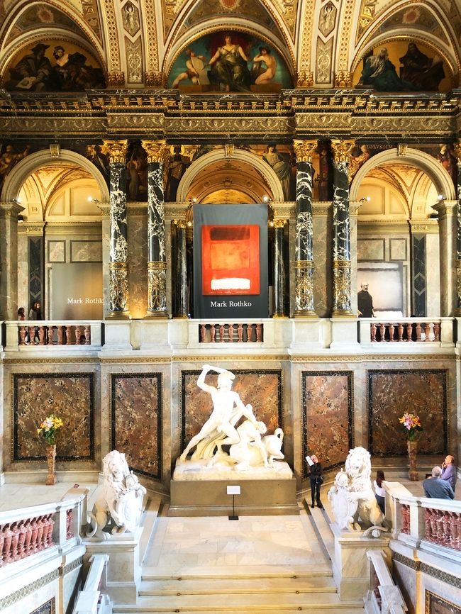 家族4人でオーストリア・チェコ・イタリアを2週間旅してきました。<br />残念ながら、旅の途中で父親がパスポート盗難にあったため、後半は我が家初の姉妹旅行となりました。<br /><br />4/17 - 4/20 ①オーストリア・ウィーン<br />4/21 - 4/22 ②チェコ・プラハ★ここでパスポート盗難<br />4/23 - 4/25 ③イタリア・ローマ/ナポリ<br />4/26 - 4/27 ④イタリア・アマルフィ<br />4/27 - 4/28 ⑤オーストリア・ウィーン