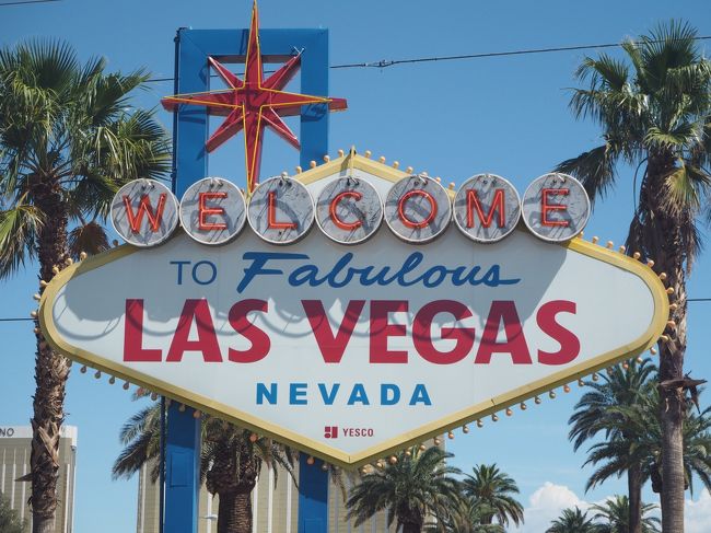 誕生日に親友と3泊5日のラスベガス旅行へ。アメリカ本土は初でした。<br />1日目の夜着<br />2日目はグランドキャニオン・アンテロープの1日ツアーへ<br />3日目はラスベガス市街観光<br />4日目の早朝~日付変更線を超え5日目の16時半に帰国しました。<br /><br />旅工房にてホテル付きツアーを1月に予約。<br />ホテル+航空券でだいたい10万程度。宿はすべてサーカスサーカスです。<br />ベルトラでグランドキャニオンの陸路ツアーを予約し、こちらは3万程度。<br />現地でもそこまでお金を使っていないのでだいたい費用は18万くらいでした。<br />