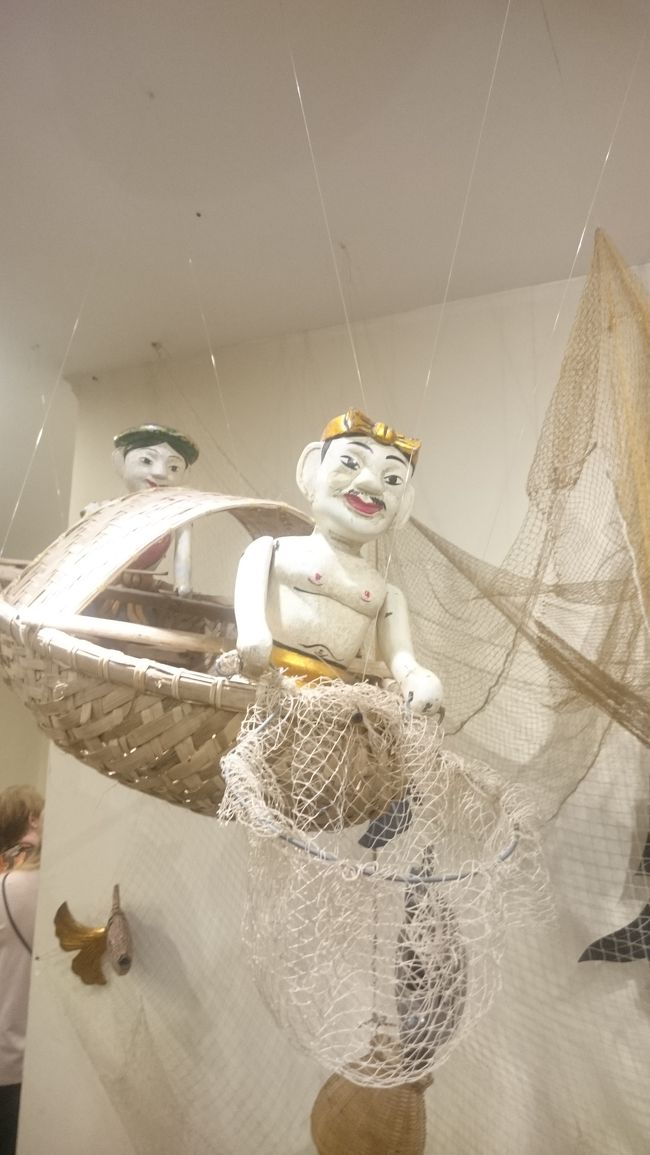 2泊4日セントレアからノイバイ空港<br />水上人形劇や町歩きがメイン<br />ホテルはムーンビュー1ホテル<br />スーペリアクラスで、ちょっと古いかな、と思ったけど<br />泊まってみるとスタッフの対応もいいし、<br />旧市街やホアンキエム湖、タイ湖まで歩けるし、<br />十分なホテルでした。<br /><br />今回の写真は1万円しないぐらいのアクションカメラで撮りました。<br />なので、初日は充電すると日付がリセットされるのを<br />忘れてて、日付がおかしいです。<br />