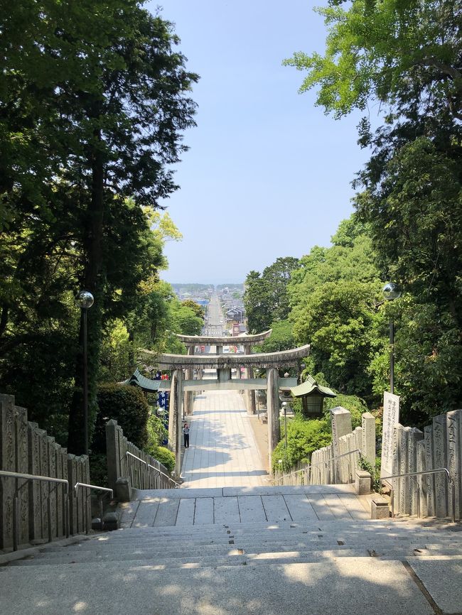 阪九フェリーでアクセスした門司からスタート。<br />ゴールの博多駅まで様々な乗り物で神社を参拝しながら旅をしました。