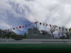 行列してC56潜水艦博物館を見学