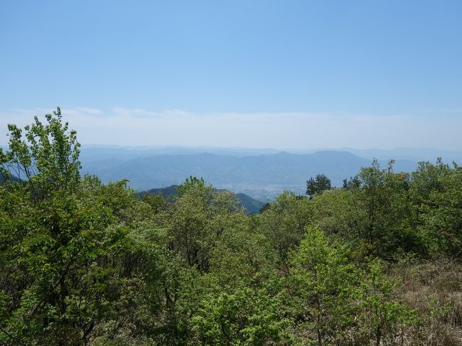 岸和田駅からバスで牛滝山までバスで1時間。<br /><br />牛滝山バス停から山頂をめざします。地蔵さん登山道をひたすら歩きます。<br /><br />展望台で一休み。<br /><br />八大竜王社で参拝<br /><br />紀泉高原スカイラインをずーっと歩いていきます。127号から24号をめざします。<br /><br /><br />道の駅青洲の里で休憩。<br /><br />和歌山線名手駅に到着。<br /><br />名手駅から和歌山駅、乗換て和歌山市駅へ<br /><br />総距離20Km以上。疲れました。