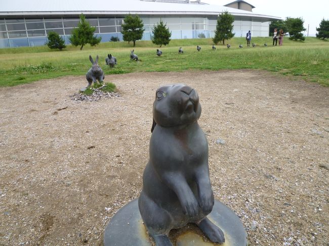 島根一人旅、3日目は松江散策です。<br />もちろん、パワースポット巡りも引き続きです。<br /><br />最終日も朝も早くから徒歩&バスで1日フル活動。<br />ちょっと歩きすぎたけど、行きたいところを計画的に頑張ってまわりました♪<br /><br />最終日も充実した1日になりました!<br /><br />主なスケジュールは以下です。<br />八重垣神社<br /> ↓<br />松江しんじ湖温泉<br /> ↓<br />月照寺<br /> ↓<br />松江城・松江神社・興雲閣<br /> ↓<br />ぐるっと松江 堀川めぐり<br /> ↓<br />塩見縄手(武家屋敷)<br /> ↓<br />小泉八雲記念館<br /> ↓<br />城山稲荷神社<br /> ↓<br />島根県立美術館<br /> ↓<br />米子空港~帰宅