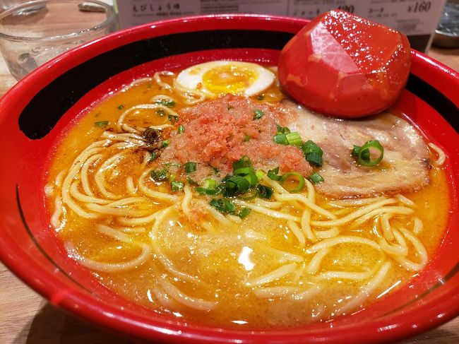 今年のGWは10連休で、皆様の旅行記もヨーロッパや、北米、国内でも充実したものが多く、大型連休を満喫されたようで羨ましく思いました。<br />サービス業に勤務する私は、連休前後の間お休みは1日で、働き方改革に逆行する毎日でした。例年なら前半後半の間に休みを取れるのですが、ノンストップの今年は部下の休みを優先すると、結局中間管理職が連勤となってしまったわけです。<br />遅ればせながら、GWのうさを晴らしに大好きな空港の一つ、千歳空港に行ってきました。