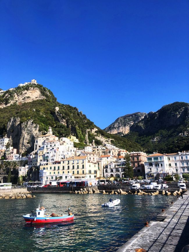 中欧と南イタリアの旅③ ローマ・ナポリ編<br /><br />家族4人でオーストリア・チェコ・イタリアを2週間旅してきました。<br />残念ながら、旅の途中で父親がパスポート盗難にあったため、後半は我が家初の姉妹旅行となりました。<br /><br />4/17 - 4/20 ①オーストリア・ウィーン<br />4/21 - 4/22 ②チェコ・プラハ★ここでパスポート盗難<br />4/23 - 4/25 ③イタリア・ローマ/ナポリ<br />4/26 - 4/27 ④イタリア・アマルフィ<br />4/27 - 4/28 ⑤オーストリア・ウィーン