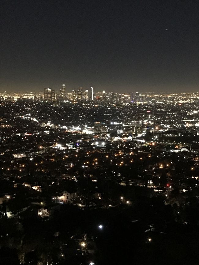 いよいよ旅の最後、ロサンゼルス空港に向かいます。<br />ギリギリでグリフィスパークから夜景を観て<br />メルローズでも映えを撮って<br />空港近くでレンタカーを返却して、最後の食事を楽しんで<br />弾丸なれど、満喫して岐路につきました。<br />アメリカをドライブするのはやっぱり楽しいですねぇ