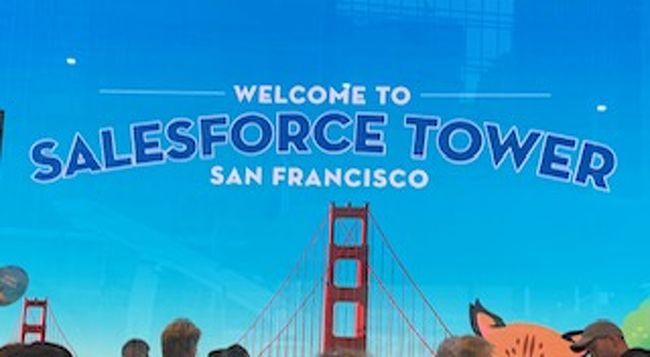 CRMソフトウェアで有名なSalesforce Towerに家族と子供の友人で行ってきました。念願かなってサンフランシスコ一番高いという61階から360度の絶景を楽しみました。<br /><br />Salesforce Towerオハナフロアのホスピタリティは素晴らしかった。BGMはピアノの生演奏、ライブのオーディオツアー、キャラクターの着ぐるみと写真撮影、バーではスパークリングのお水サービス、小さなお子さんにはぬいぐるみのプレゼントもされていたようです。<br /><br />ツアー詳細はこちら。次回のツアー日程は未定のようです。<br />https://salesforcetowertours.com/