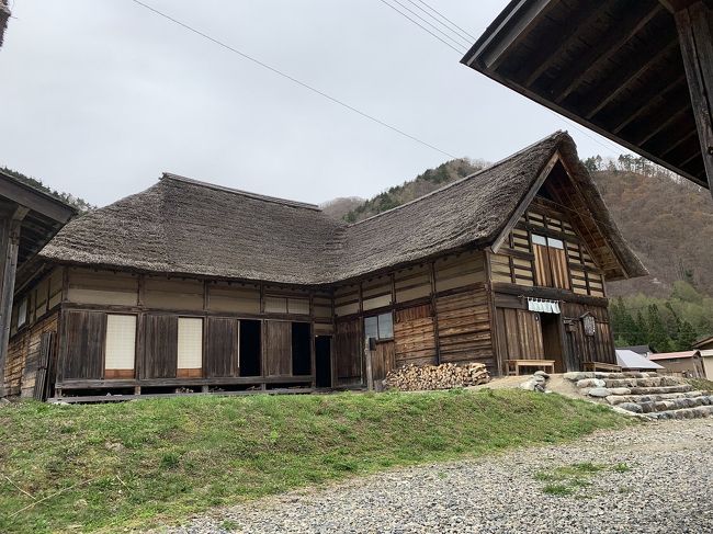 タイトルは絶景・秘境と素晴らしいが、観光バス会社のキャッチフレーズそのままです。南会津地方の塔のへつり-大内宿-前沢曲家集落-津高杖温泉へのバス旅行です。