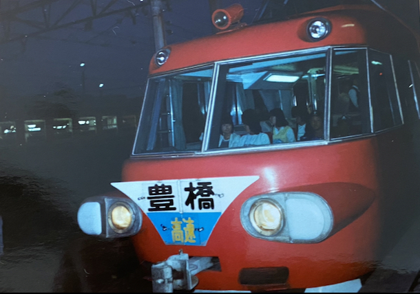  いよいよ10時特別車乗り放題解禁です。昭和時代に撮影した画像の場所が今どうなったかを対比しに名鉄特急で見に行きます。