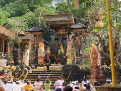 ウブド  グヌンルバー寺院（Pura Gunung Lebah）でオダラン（お寺の誕生祭）