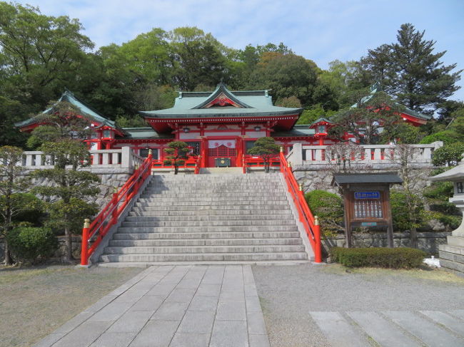 足利市の行道山浄因寺入口から織姫神社まで足利県立公園にある行道山ハイキングコースを山歩きの仲間と歩きました。<br /><br />東武伊勢崎線足利市駅前からタクシーを利用して行道山浄因寺入口まで行き、行道山ハイキングコースに入り関東の高野山と言われている行道山浄因寺境内に入りました、和銅6年（713年）行基上人が開創した古刹、現在は無住の寺院、当日はお寺の関係者が多くいました、浄因寺からハイキングコースをつつじなどお花を眺めながら石尊山山頂（441.7m）、大岩毘沙門天、両崖山など寄りながら織姫神社まで歩きました、天候に恵まれ快適に歩くことが出来ました。