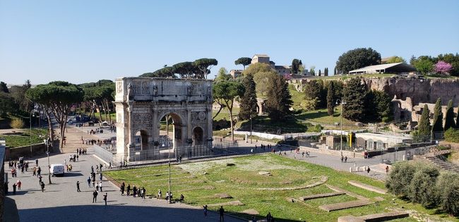 ヨーロッパ旅行のシメはイタリアでした。フィウミチーノ空港からレオナルドエクスプレスに乗ってテルミ二駅へ。到着してまずは、テルミ二駅フードコートでパスタを食べました。日本食の店もあり、寿司など売ってましたが、ラーメン一杯10ユーロ以上と値段はお高め。<br />その後ローマの街歩き。トレヴィの泉につき、コインを2枚投げお願い事をしてきました。近くのジェラート屋さんで、おいしいジェラートも食べました。<br />少し歩くとスペイン広場。コロッセオに、真実の口にと歩いていける距離に世界遺産が何個もゴロゴロとあるのは本当にすごいと思いました。しかも、紀元前何千年もの遺跡が綺麗に残っているのは素晴らしいですね。かなり歩きましたが、充実したローマ旅でした。