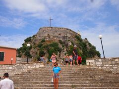 2018年　お盆休み 7泊の　ギリシャ《１２》　コルフ島  パレオ・フルリオ旧要塞　見学　巨大な岩山からの眺め