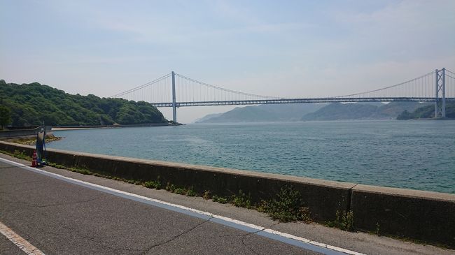 サービス業にとっては稼ぎ時でもあり地獄の様な忙しさでもあったGWも終わり、息抜きがてら私も10連休…のはずもなく(ノД`)シクシク<br />いつも通りの1泊2日の弾丸旅行に行ってきました。<br /><br />目指すは兼ねてより行きたいと思っていた広島と愛媛の瀬戸内の島々繋ぐ瀬戸内しまなみ海道。<br /><br />レンタカーを借りて名所を巡りながら渡る事も考えたのですが、せっかくなので世界でも有数のサイクリストの聖地と呼ばれているしまなみ海道を自転車で渡ろう!とロードバイクに乗った事も1回位(しかも10年以上前に)しかないのに無謀な挑戦をする事に決め、テンションのままに飛行機、宿泊先そしてレンタサイクルの予約と一気に決めてしまいました。<br /><br />普段特に運動をしない、しかも10数年ぶりの自転車。<br />不安要素しかない旅となりましたが・・・さぁ、果たして完走できるのか?<br /><br />サイクリング初心者の方で完走できるかどうか心配で、しまなみ海道に行くのを躊躇っている方の参考に少しでもなりますように。<br /><br />主な費用。<br />飛行機&ホテルのセット 31,000円<br />尾道までのバス・電車 1,150円<br />レンタサイクル代(ジャイアントストアで乗り捨て) 10,500円<br />レンタカー代(今治~広島空港乗り捨て) 19,000円<br />思いの外、今治から広島への乗捨料金が高かった(^▽^;)