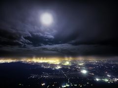 満月の夜と霧の筑波山