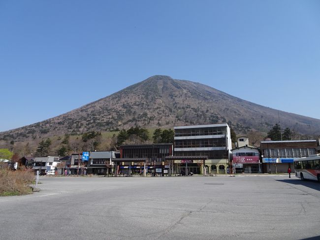 前日の夕方に急に思いついて日光の男体山(標高2486m)に登ってきました。<br /><br /><行程><br />JR日光駅7:57→二荒山神社中宮祠8:48(東武バス)<br />二荒山神社8:54-10:47男体山11:30-12:51二荒山神社(登山)<br />中禅寺温泉14:30→15:10JR日光駅15:37→15:50霧降の滝16:09→東武日光駅16:16(東武バス)<br /><br /><日本百名山登山記録><br />https://4travel.jp/travelogue/11346539