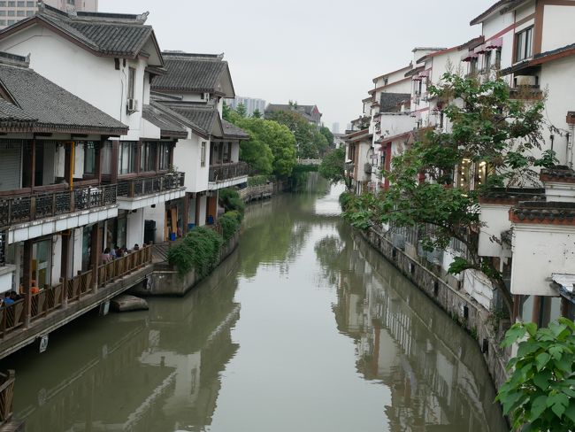 横店から無錫に移動をして、無錫の街並み、三国城に行きました。