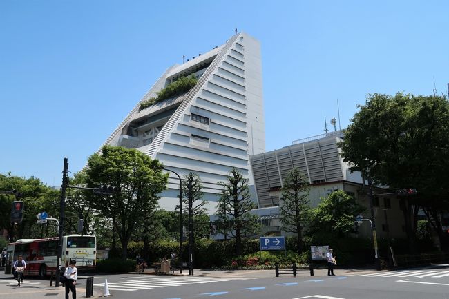 中野駅は2019年4月11日で開業130周年を迎えました。中野区立歴史民俗資料館で、特別企画展を開催中です。自然豊かな中野界隈を散策してみませんか。<br />という事で散策してきました。<br /><br />駅からハイキング 中野駅開業130周年 新旧様々な施設をめぐる<br />スタート なかのZERO<br />1.紅葉山公園<br />2.新井山 梅照院(新井薬師)<br />3.哲学堂公園<br />4.中野区立 歴史民俗資料館<br />5.キャピックショップなかの(刑務所作業製品販売)<br />6.キリングループ本社 ココニワ・・・土・日曜・祝日はお休みでした。<br />ゴール JR中野駅北口<br /><br />歩行時間:約2時間30分<br />歩行距離:約8km<br />
