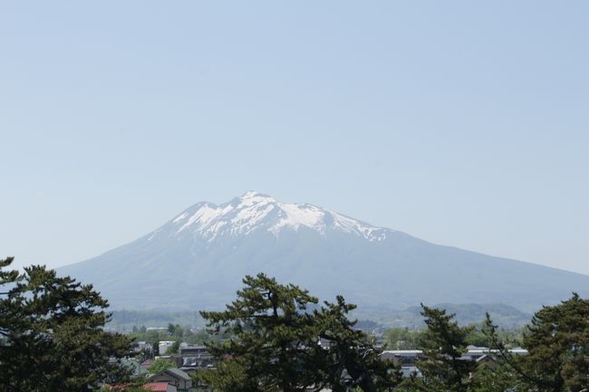 今回は、400年の歴史がある弘前城公園<br />桜が散っても見所満載<br />新緑が気持ちよくて、自分探しには、ぴったり弘前城公園<br /><br />日本最古のソメイヨシノや昭和天皇のエピソードなど実際に行って体感できることもできます。<br />歴史の教科書にもない、歴史などもありまさに歴史ある公園です。