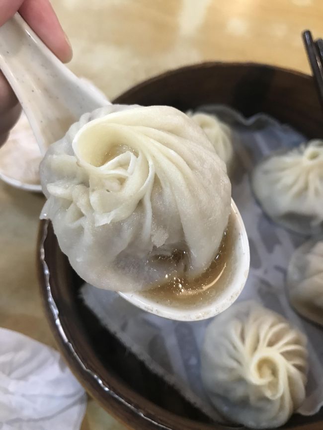 飽きもせず、またまた行ってきました台北。<br />一週間程前に梅雨入りし、ずっと雨なのでは…と心配していましたがそこまででもなく、むしろ晴れて暑いくらいでした。<br />相変わらず観光なしの食べ歩き&買い物(主に食品)の旅です。<br /><br />ちなみにまた来月訪台予定です。笑