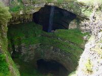 Ba‘albakkよりもある意味凄いよ！Baatara渓谷The Cave Of Three Bridges In レバノン