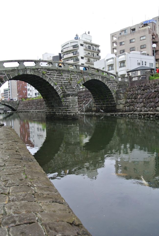2019年のゴールデンウイークは福岡と長崎・五島列島へ行ってきました。今回の旅で一番のテーマにしているのが、初めて訪れる五島列島。過去に激しい弾圧を受けながらも信仰を守り続けた信者さんたちの祈りの場の美しい教会堂。そして共存する島の皆さんの暮らしとその風景を少しでも感じられたら・・との思いを胸に「五島列島日帰り旅 久賀島集落と奈留島の江上集落をめぐる」コースに参加しました。<br />平成から令和に替わるこの時代に、歴史を感じる福岡・長崎・五島列島を訪れることができて本当に良かったと思う旅でした。<br /><br />行程<br />4月28日 セントレア(フライト・オブ・ドリームズ 見学) ANA3837便で福岡 サンライフホテル 泊<br />4月29日 福岡市博物館 見学 JR九州 かもめ35号で長崎 ホテル ウィングポート長崎 泊 <br />4月30日 長崎港からジェットフォイルで福江港 「キリシタン物語ツアーで久賀島・奈留島」 福江港からジェットフォイルで長崎港 エスペリアホテル長崎 泊<br />5月1日 眼鏡橋へ街歩きの後、JR九州 かもめ16号で博多そして香椎宮と筥崎宮へ ANA450便で中部国際空港 ~ 帰宅<br /><br />4日目の最終日、いよいよ令和のスタートです。博多に戻るまでの朝のうちに眼鏡橋界隈を散歩して街歩きを楽しみました。